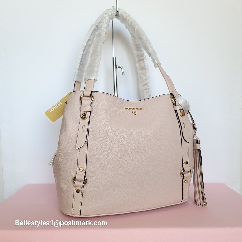 MICHAEL KORS Carrie Pebbled Leather Large Shoulder Tote- Soft Pink color⭐